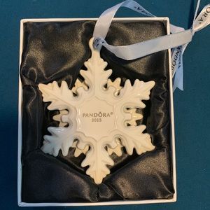 A 2015 pandora ornament